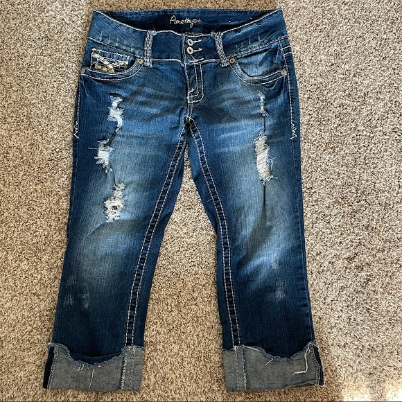 Amethyst Cropped jeans/Capris. Size 7 - Picture 1 of 3